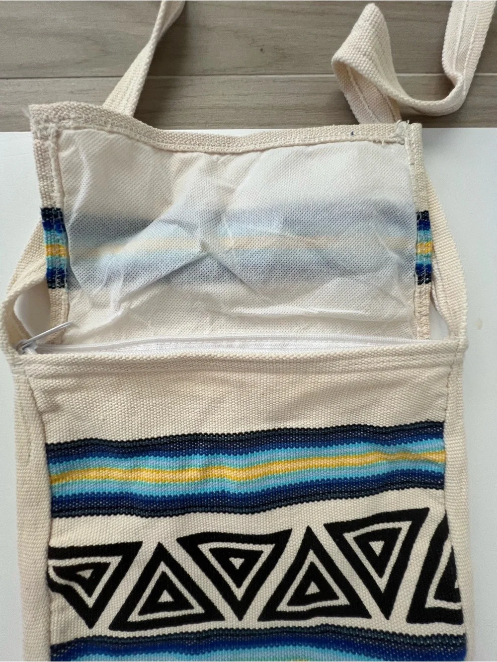 New Handmade Colombia Artesanal Colorful Woven Fold Over Zipper bag